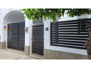 Rent Semi detached house in Colores -  Entreparques. Casa en alquiler en avenida de las cienciasemilio lemos