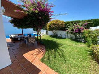 Rent Towny house in Colegio Europa. Chalet pareado en alquiler en espartinas