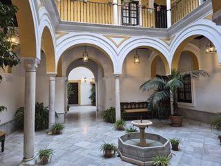 Lloguer Apartament  Calle bustos tavera. Magnifico apartamento junto al palacio de las dueñas
