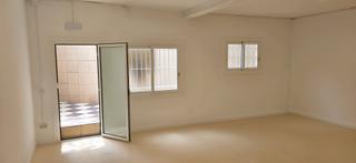 Lloguer Local Comercial a Carrer de l'art 81. Local completamente reformado en alquiler en horta y lo que es m
