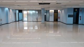 Bâtiment à usage industriel à Carrer de caracas 13. Exclusiva nave esquinera en venta en barcelona capital – ideal i