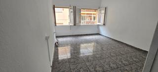 Appartement à Carrer del pou 41. Piso todo exterior en venta – nou barris (barrio de prosperitat)