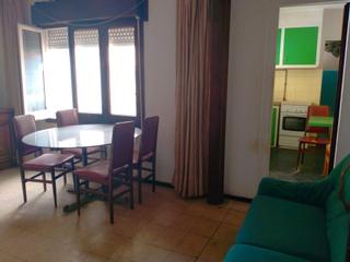 Casa adossada  Carrer batlle. Casa para reformar con dos viviendas independientes, zona centro