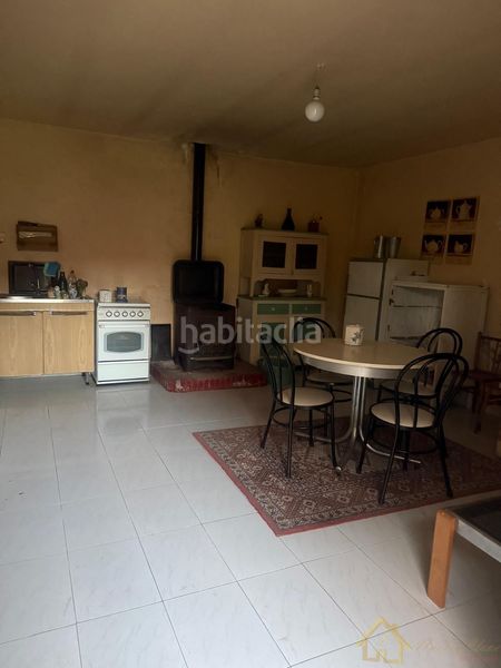 Foto c6cd0918-9bb5-4d4c-8e61-0b06747cb78f. Casa amb aparcament a Friol