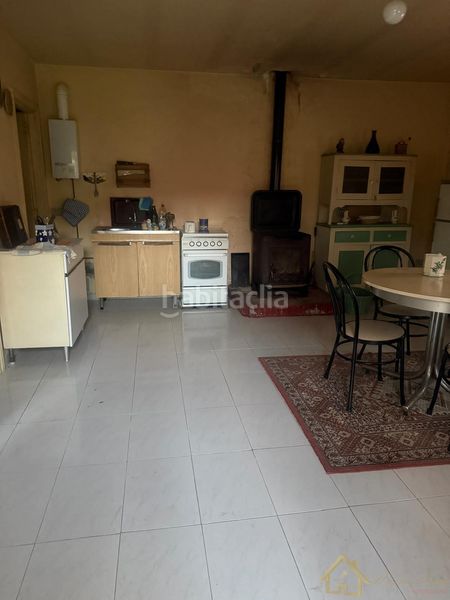 Foto f9fef0b2-dccf-4f01-97f5-20d69a8c8fc2. Casa amb aparcament a Friol