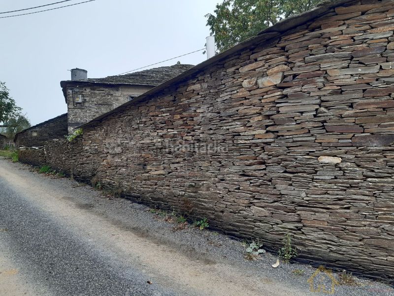 Foto 566165d7-e414-4a7a-a51e-23fc08e967c1. Casa con parcheggio in Corgo (O)