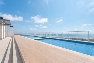 Lloguer Apartament a Avenida blasco ibáñez 14. Apartamento moderno con terraza y piscina en la azotea – canet d