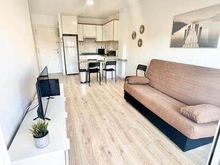 Lloguer Apartament  Carrer josé segrelles. Acogedor apartamento con terraza cerca del mar – canet de bereng