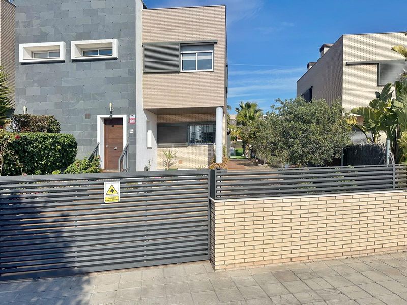 Foto 0f7b133c-55d0-4928-ab18-f0b4a039d0c3. Casa aparellada amb calefacció aparcament piscina a Roda de Barà