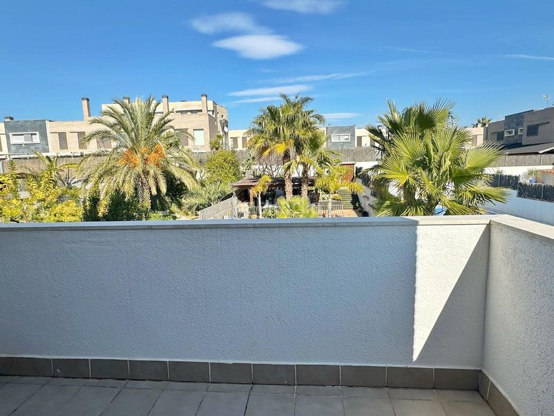 Foto 85ff5575-8029-418f-896d-d1194286d8c3. Casa aparellada amb calefacció aparcament piscina a Roda de Barà