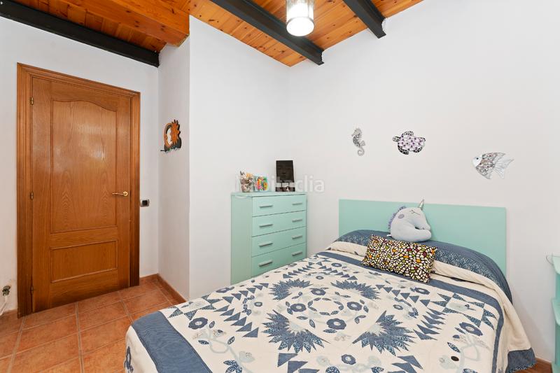 Foto 885365ea-d0e2-45b3-9ca1-2a9ead795ac7. Casa aparellada amb aparcament a Calafell platja Calafell