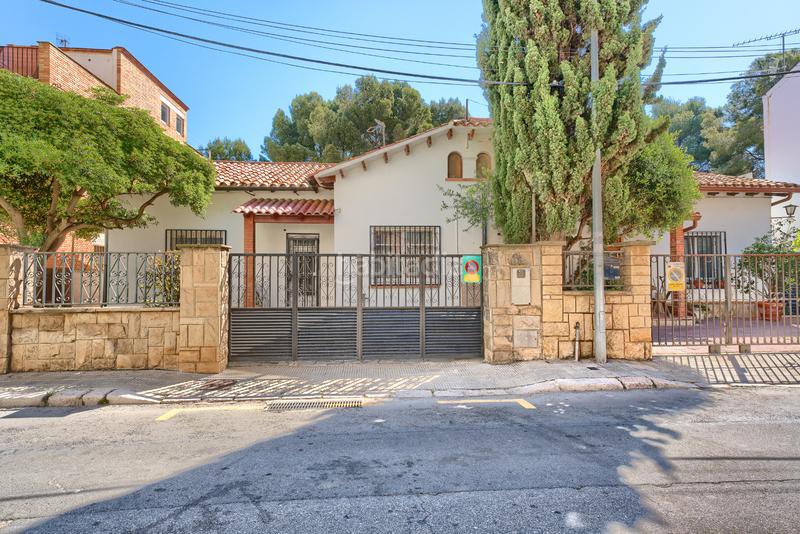 Foto 9fe24743-b060-4bd2-9e8e-b9fc50173bcd. Casa aparellada amb aparcament a Calafell platja Calafell
