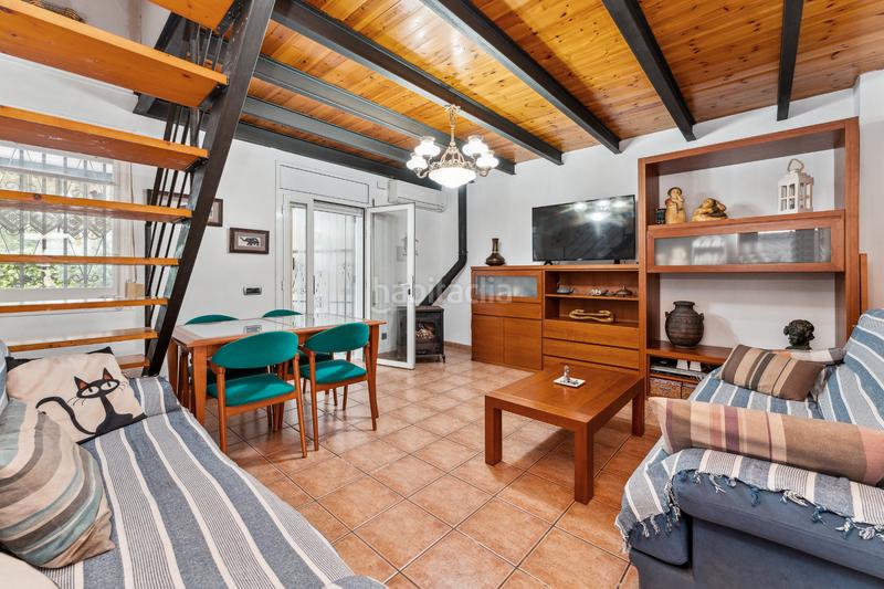 Foto ade0148e-2db1-41d8-b0b6-6a0cc1811315. Casa aparellada amb aparcament a Calafell platja Calafell