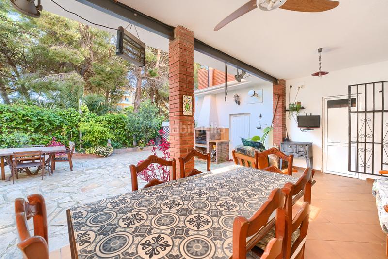 Foto c43b2a88-dc82-41fd-9a84-5b0b6e2ecd32. Casa aparellada amb aparcament a Calafell platja Calafell