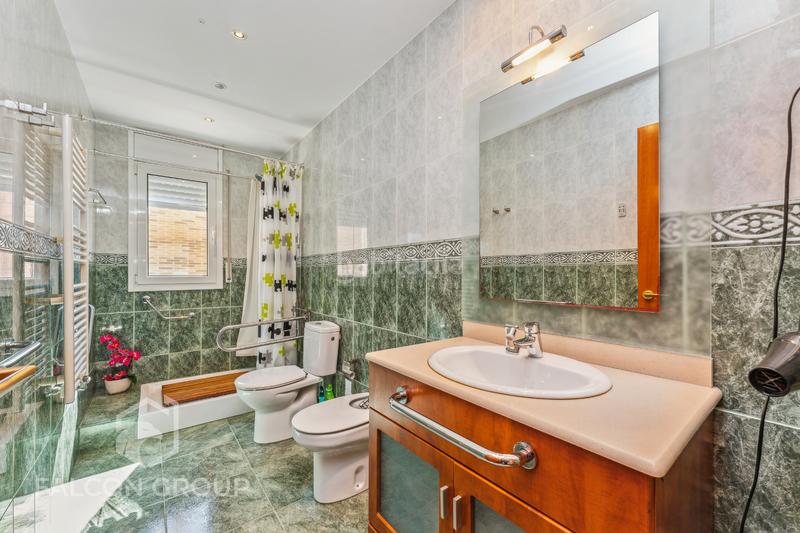 Foto 03445a0a-25d8-4359-87fc-15e82cf43e3c. Chalet en Cunit residencial Cunit
