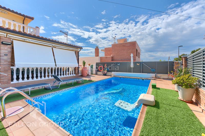 Foto 0cfa4df6-58ee-4077-b2a3-c0d8249bfe4d. Chalet en Cunit residencial Cunit