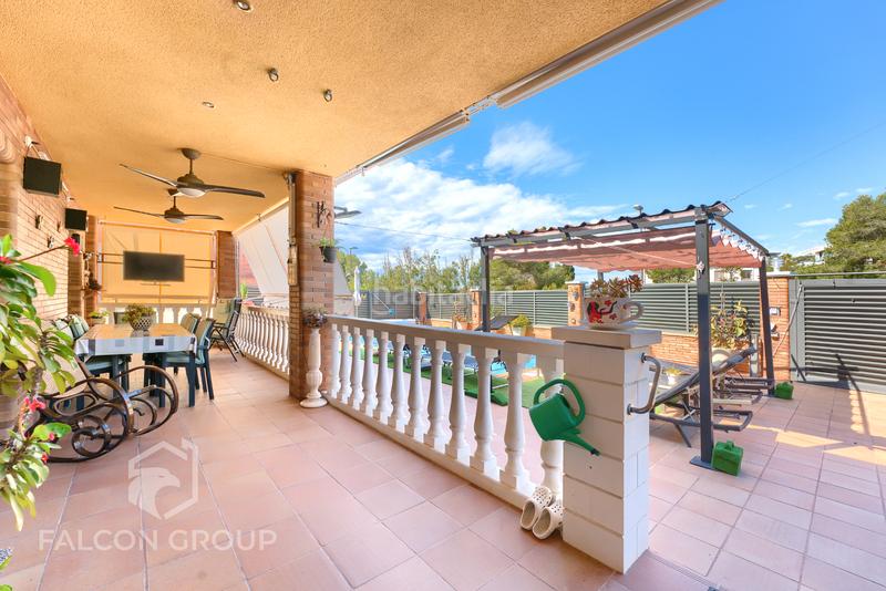 Foto 05eb88c1-008a-45c7-ac39-8c56d2c90d01. Chalet mit kamin heizung parking pool in Cunit residencial Cunit