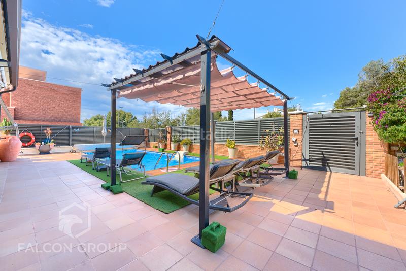 Foto fdd2d6c4-dd5b-46f9-b886-415dd10c80c8. Chalet mit kamin heizung parking pool in Cunit residencial Cunit