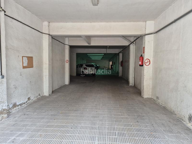 Foto 40482513-79b7-4742-a929-1a07b83433f9. Aparcament cotxe a Calafell poble Calafell