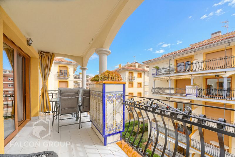 Foto be7a9453-c9b8-40f9-a387-3afe2df585bc. Pis amb xemeneia calefacció piscina a L´Estany Calafell