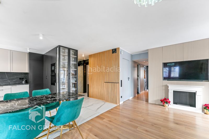 Foto c0f835c2-55a1-4681-b59e-cedb41077f79. Pis amb xemeneia calefacció piscina a L´Estany Calafell