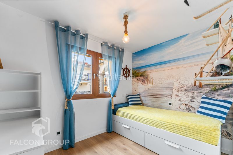 Foto e8265856-51a9-44ee-b6b8-1d027a9e95be. Pis amb xemeneia calefacció piscina a L´Estany Calafell