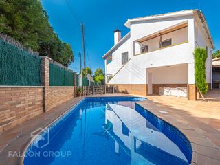 Casa  Carrer cantàbric. Casa independiente en segur de calafell - ¡oportunidad única!