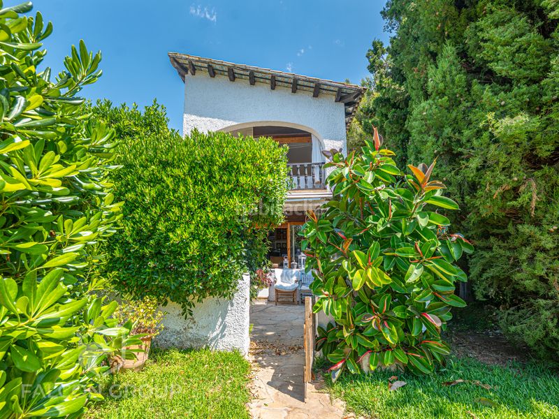 Foto 07082a22-9b0f-4f10-892f-3e7ae8728a35. Casa amb xemeneia piscina a Alorda Park Calafell