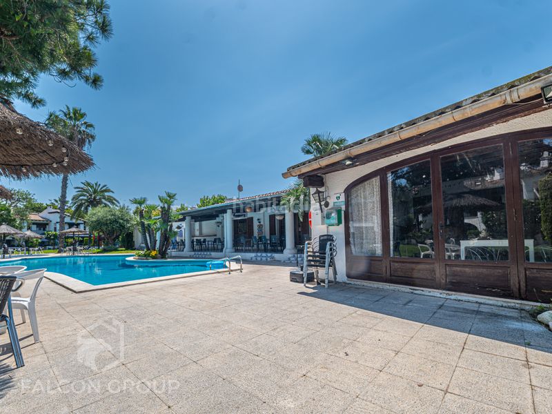 Foto 10d15262-47ac-4bd4-893c-5a799335996e. Casa amb xemeneia piscina a Alorda Park Calafell