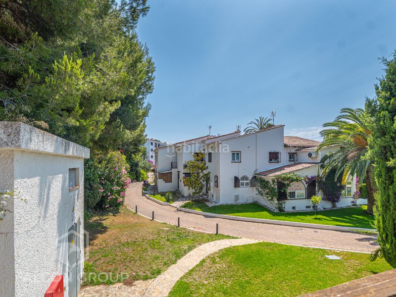 Foto 6fa4e32a-f538-418c-81d4-8f1cff39e605. Casa amb xemeneia piscina a Alorda Park Calafell