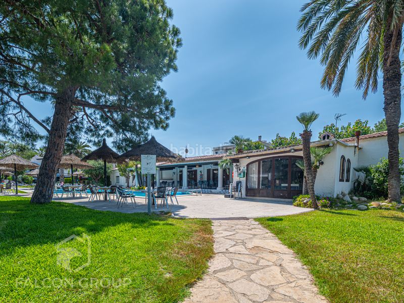 Foto 74417deb-00f7-4d08-8239-c93339577fa0. Casa amb xemeneia piscina a Alorda Park Calafell