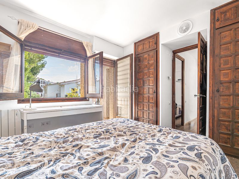 Foto bf928f84-5676-4cfa-956e-cb8ef42b67bf. Casa amb xemeneia piscina a Alorda Park Calafell