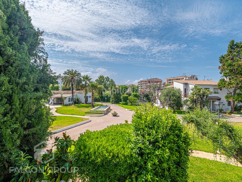 Foto cf6d151e-75ca-4c98-a37a-3daef094dfa3. Casa amb xemeneia piscina a Alorda Park Calafell