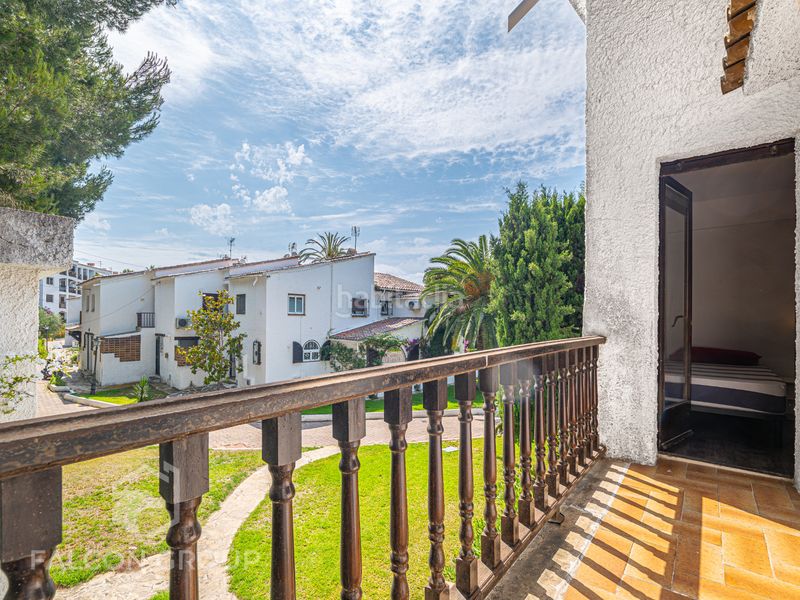 Foto d7496958-dee5-45c6-ab15-bddd5f9c9941. Casa amb xemeneia piscina a Alorda Park Calafell