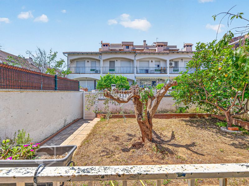 Foto 59836130-d530-4777-ab9e-561360298a46. Casa amb calefacció piscina a Calafell residencial Calafell