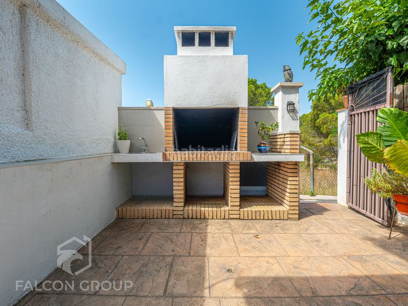 Foto c00f8758-7d8d-463e-9cf1-9d7f23c046f9. Casa amb xemeneia a Bonavista Vendrell (El)