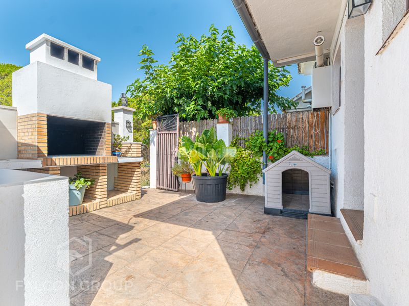 Foto d0b5af02-d333-4846-9928-677626f1a110. Casa amb xemeneia a Bonavista Vendrell (El)