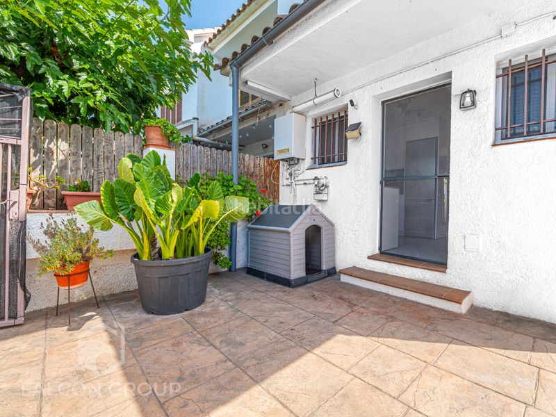 Foto f8d43494-af59-4eb9-8554-3077ccefb066. Casa amb xemeneia a Bonavista Vendrell (El)