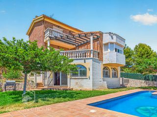 Casa  Carrer del mirador del romaní. Casa independiente en calafell - oportunidad única