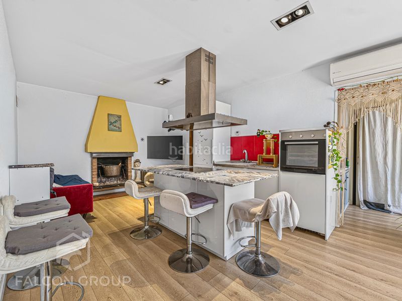 Foto dd8d061d-f5bd-4739-af98-38f093a71a97. Casa adossada amb xemeneia calefacció a Arboç (L´)
