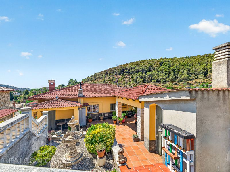 Foto 891b2885-c657-4f74-b34c-0d34d544852d. Chalet espectacular chalet independiente con piscina privada y vistas panorámicas en Castellet i la Gornal