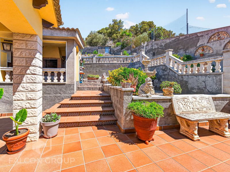 Foto 96b7e94a-a2e9-41a3-b528-be02d84a1998. Chalet espectacular chalet independiente con piscina privada y vistas panorámicas en Castellet i la Gornal