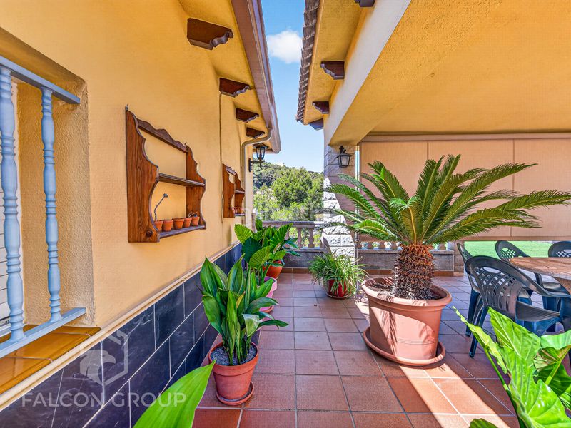 Foto cdfc031d-b5ab-4430-ad82-c09ca7337542. Chalet espectacular chalet independiente con piscina privada y vistas panorámicas en Castellet i la Gornal
