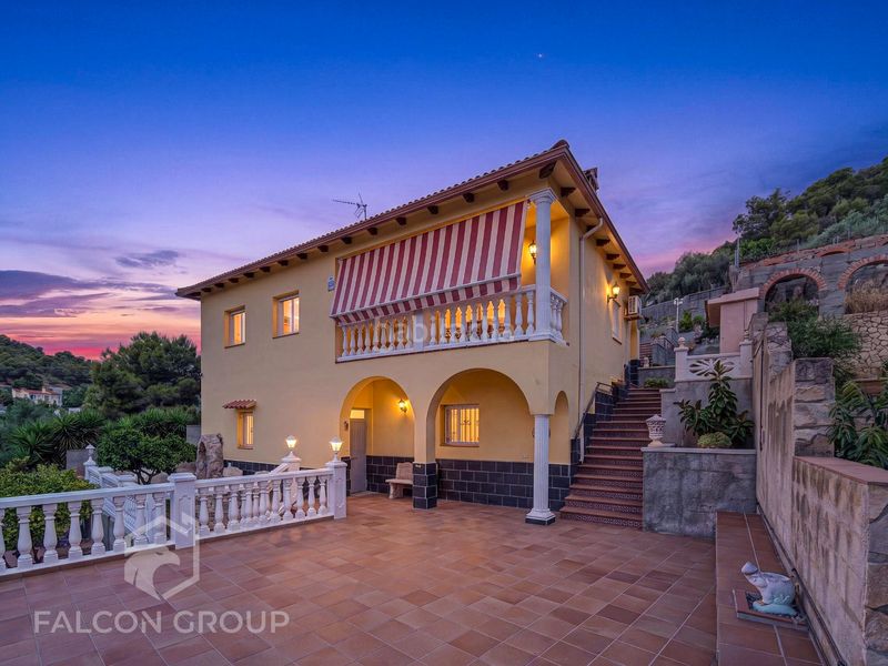 Foto e40fffa8-cc25-410c-82ba-18d37090c832. Chalet espectacular chalet independiente con piscina privada y vistas panorámicas en Castellet i la Gornal