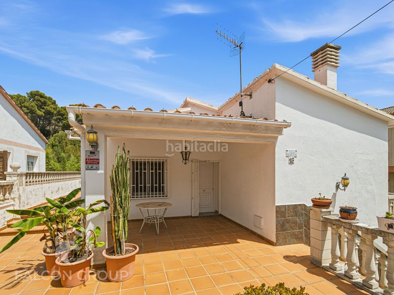 Foto 2e49a927-a576-48d8-bda2-5d75fc96f5ff. Casa amb piscina a Segur de Calafell nucli urbà Segur de Calafell