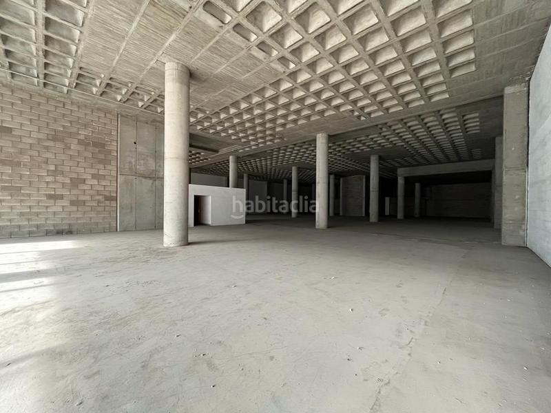 Foto 13c83c0c-1b89-41c7-a27c-19d2e0188982. Alquiler local comercial en avenida el paso 3 local estratégico en los majuelos en San Cristóbal de La Laguna
