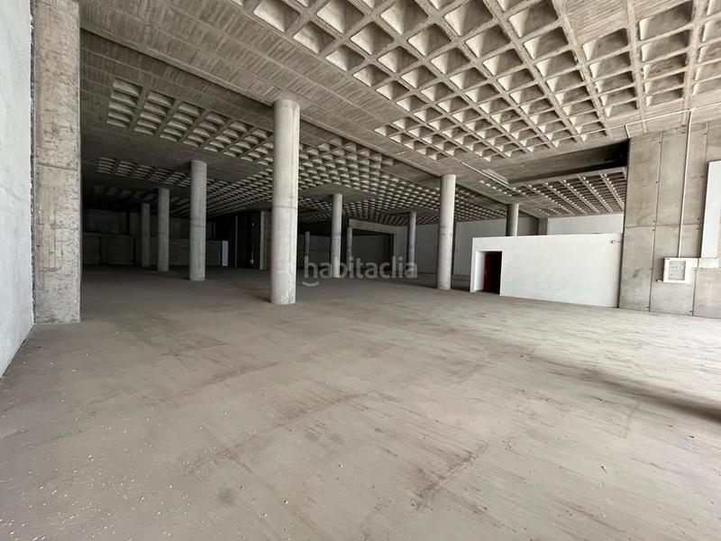 Foto b18419c1-d85d-4c1b-9c95-2e3cb69a9aa2. Alquiler local comercial en avenida el paso 3 local estratégico en los majuelos en San Cristóbal de La Laguna