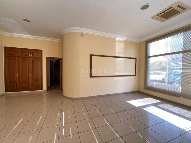 Foto 481a49ff-beb9-4943-a607-ba68fabd0831. Alquiler local comercial en avenida emigrante 32 local en playa san juan, a un paso del mar. en Guía de Isora