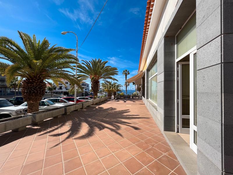 Foto 7071115a-5431-4358-9d74-bd0e5150c665. Alquiler local comercial en avenida emigrante 32 local en playa san juan, a un paso del mar. en Guía de Isora