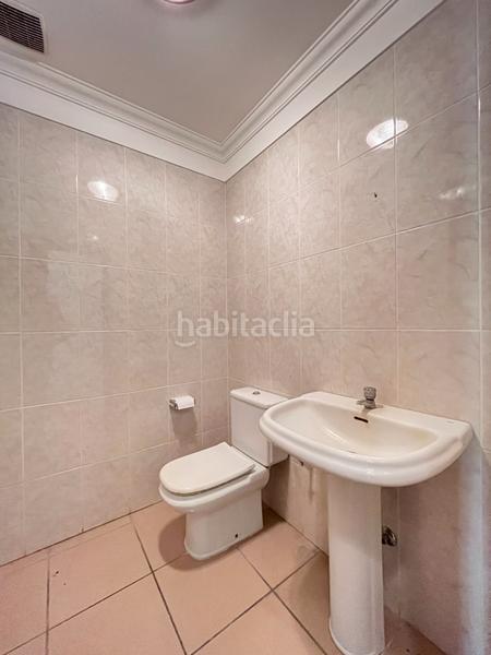 Foto cb98dfa9-3b2d-4a02-a673-cfb8c3f6d7bc. Alquiler local comercial en avenida emigrante 32 local en playa san juan, a un paso del mar. en Guía de Isora